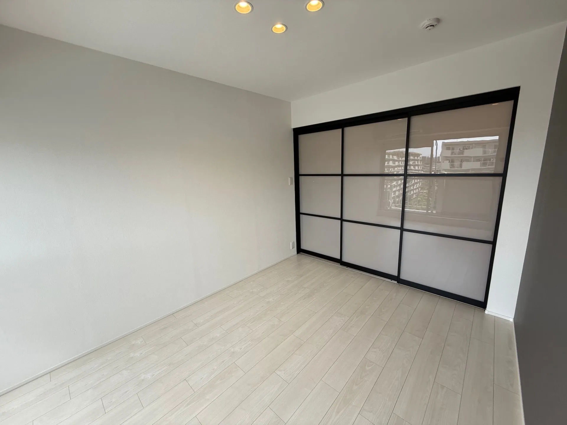 窓の少ない家で実現する快適空間の設計法